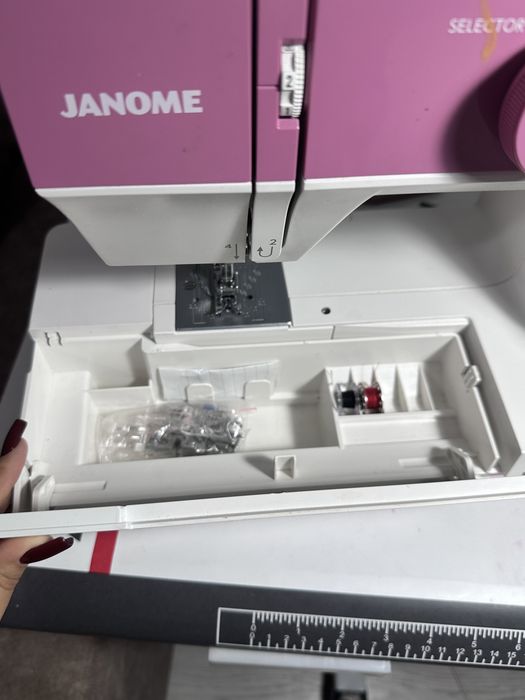 Швейная машина Janome