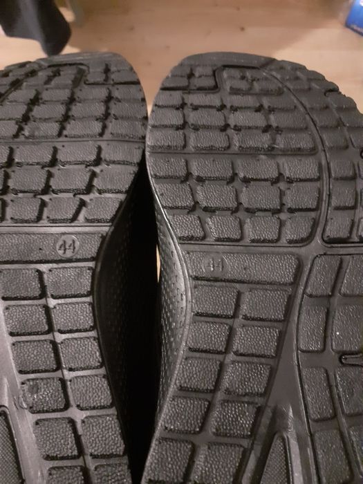 Vand Pantofi de Barbați Marimea 44 doresc Banii urgent Îi vand cu 250