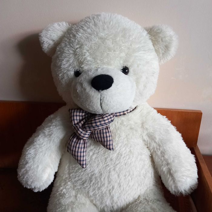 Мече бяло бледо кремаво