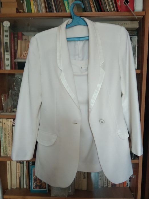 Костюм женский двойка белого цвета, размер 44