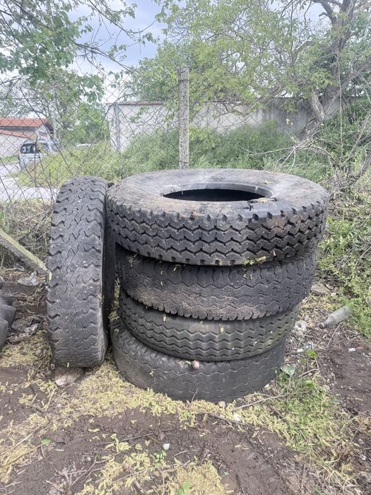 Подарявам големи гуми за септична яма