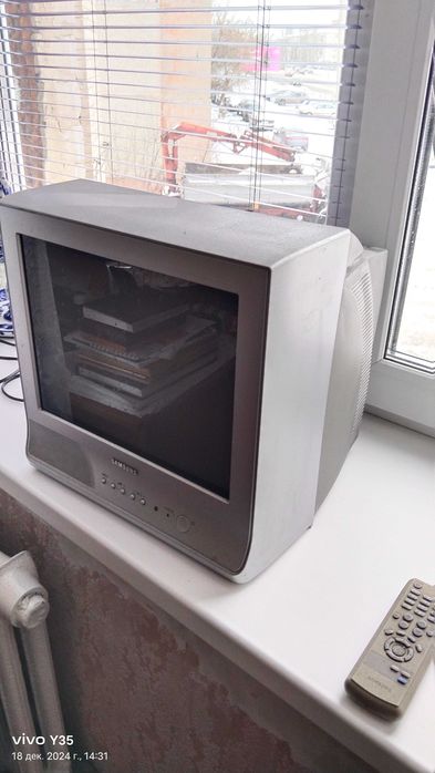 Продам небольшой телевизор Самсунг