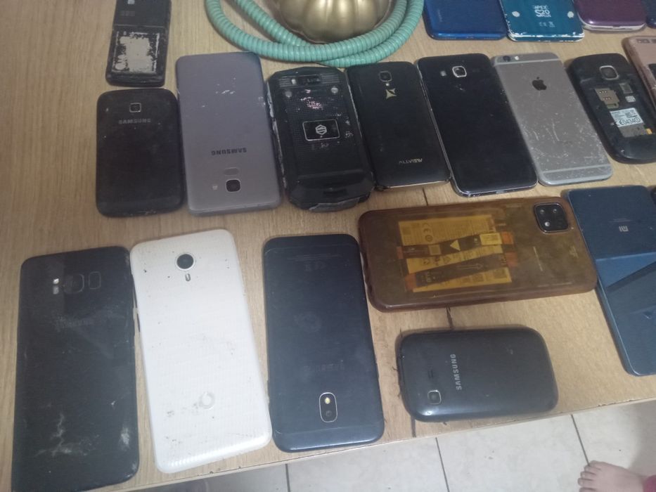 Telefoane pentru piese