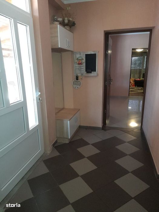 Casă cu 4 camere și curte spațioasă