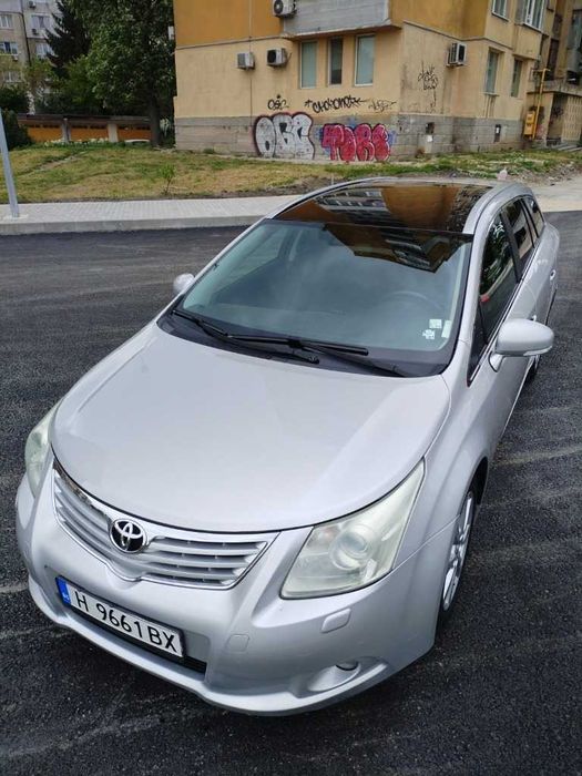 Продавам Тойота Авенсис Т27