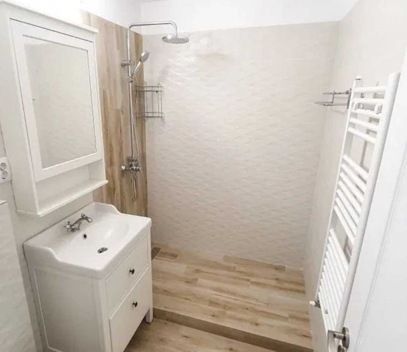 Дава се под наем Двустаен апартамент в Пловдив, Център - 60 кв.м за 239.7 € - Снимка #2