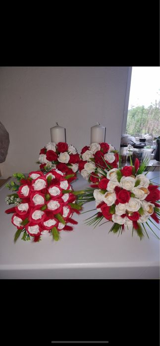 Set lumanari de nunta .Buchet de mireasa +nase+cocarda naș si mire .