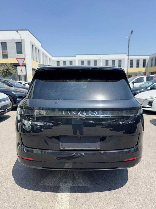 LYNK & CO 900 Hybrid (2.0 Turbo)