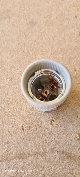 Dulie, fasung ceramic pentru bec