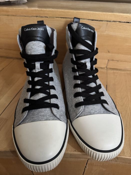Tenesi Calvin Klein