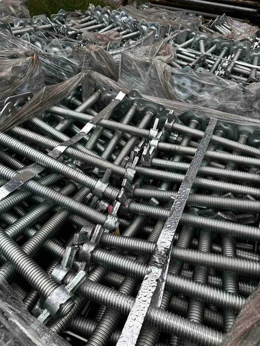 Предлагаме поцинковани пети за скеле 50см