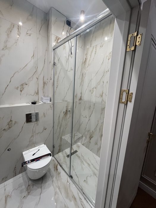 Душевые кабины и зеркала