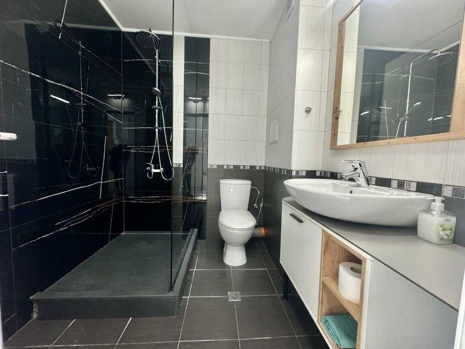 Продава се Двустаен апартамент в София, Гоце Делчев - 71 кв.м за 2282 €/кв.м - Снимка #2