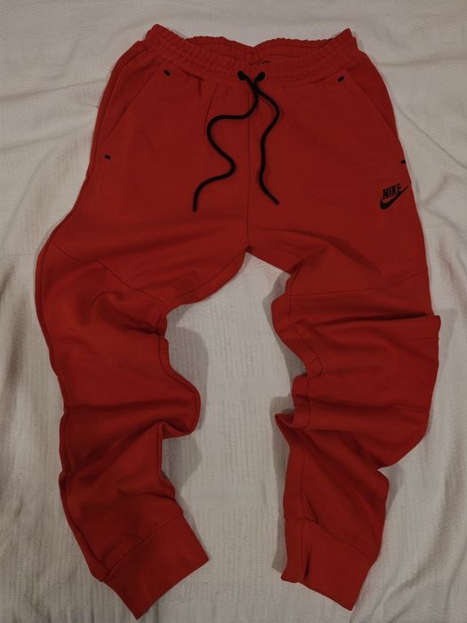 Nike tech fleece червен