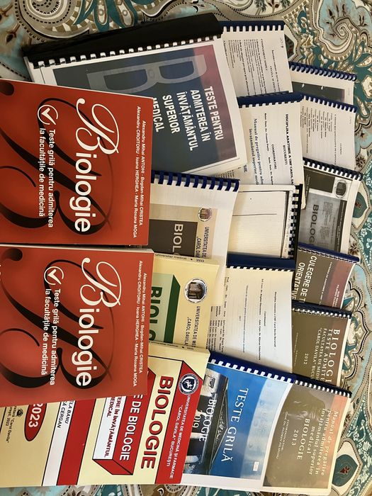 Vând materiale pentru admiterea la medicină - UMFCD