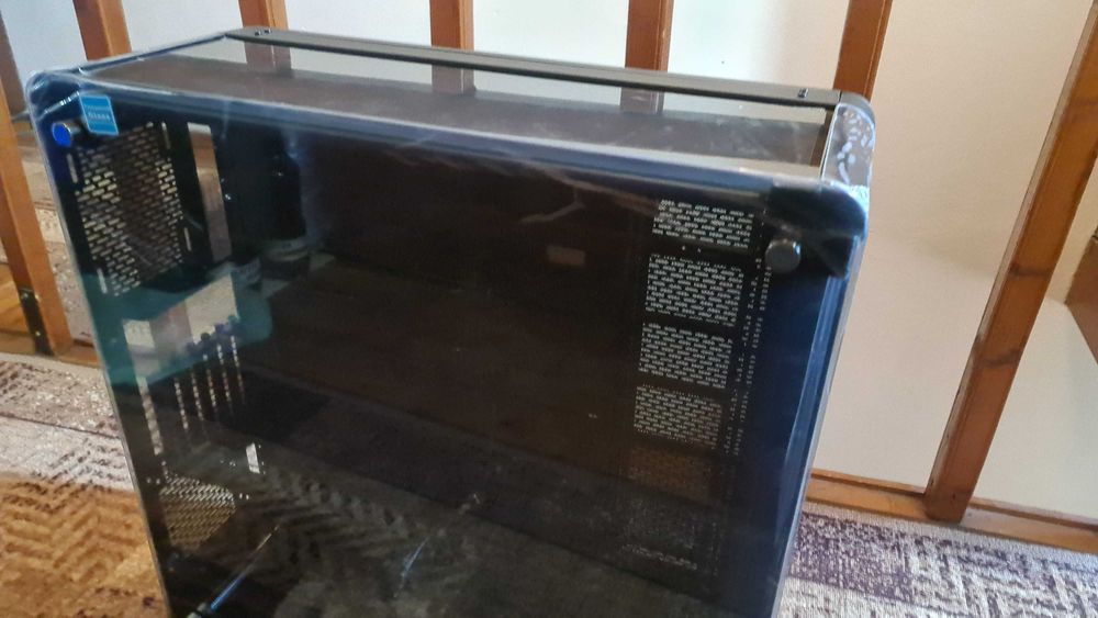 Компютърна кутия Thermaltake core p8 TG - Чисто Нова!