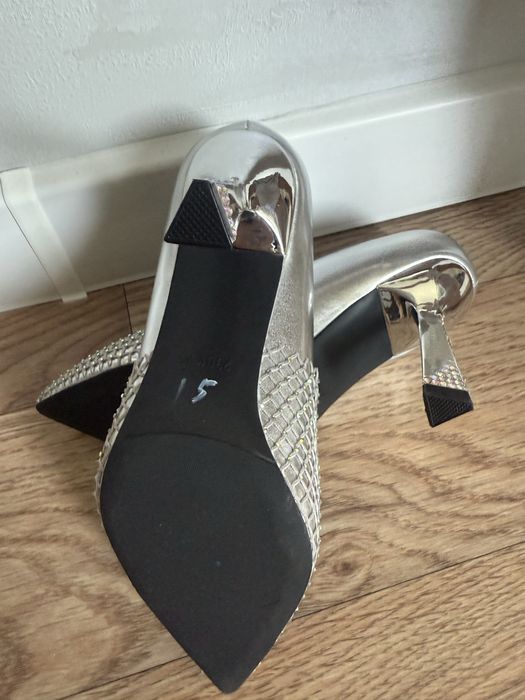 Продам новые туфли