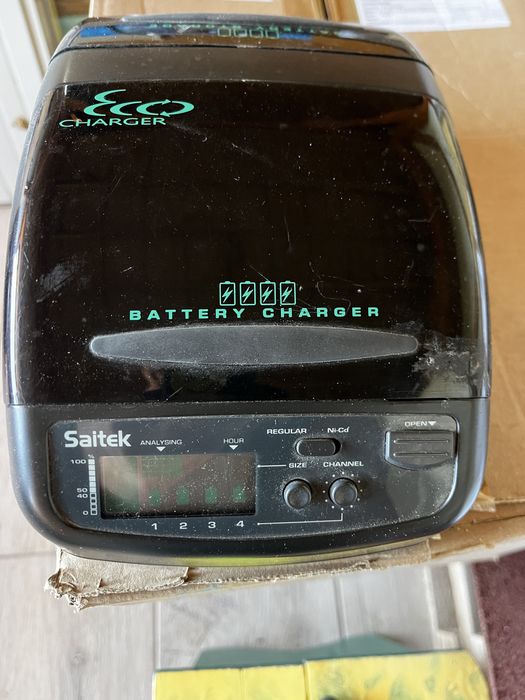 Incarcator baterii acumulatori