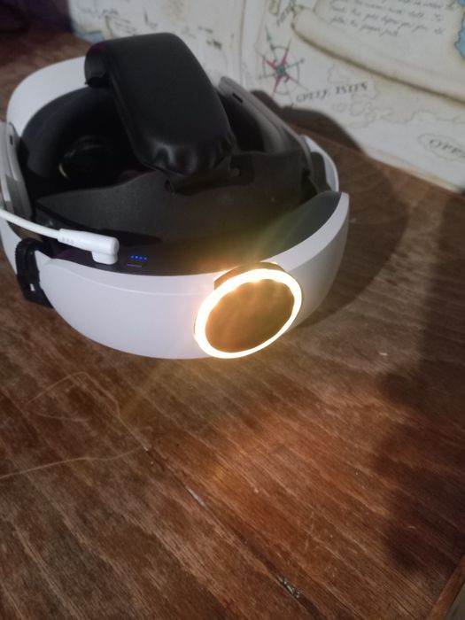 MetaQuest 3S 128GB с допълнително захранване ЗАИНТЕРЕСОВАНИТЕ ДА ПИШАТ