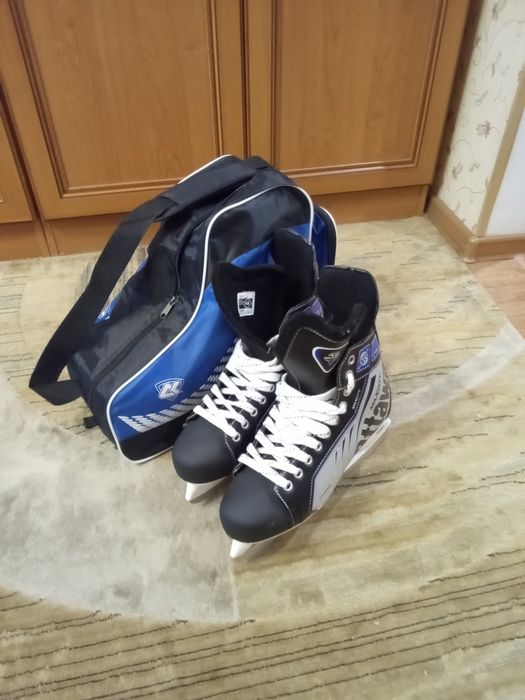 Коньки хоккейные