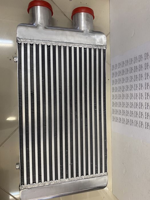 TurboWorks универсален интеркулер Intercooler 450x300x76 едностранен