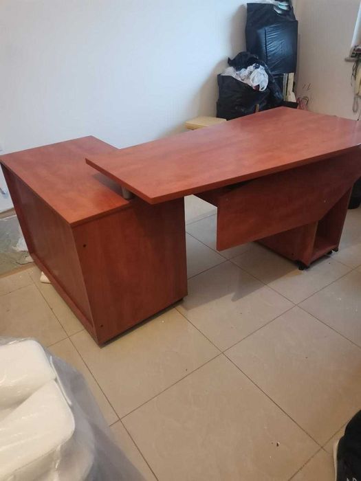 Продавам спешно Нови бюра