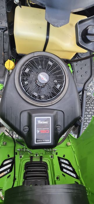 Tractoras tuns iarba&gazon