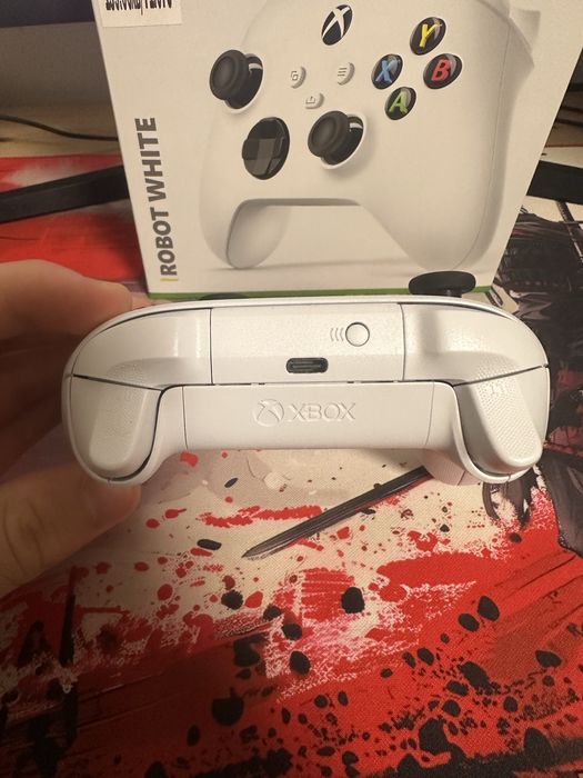 Xbox Wireless Controller Robot White – като нов, с кутия