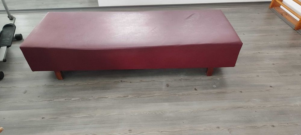 Кушетки за физиотерапия или за козметични услуги