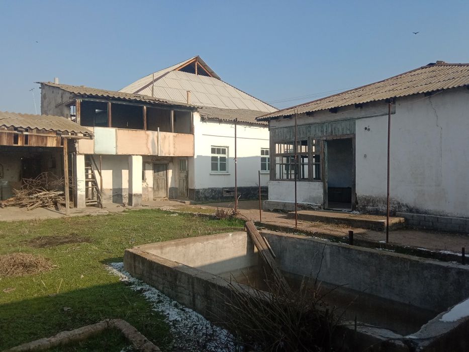 uy sotiladi 8 sotix tashmorya sentirda