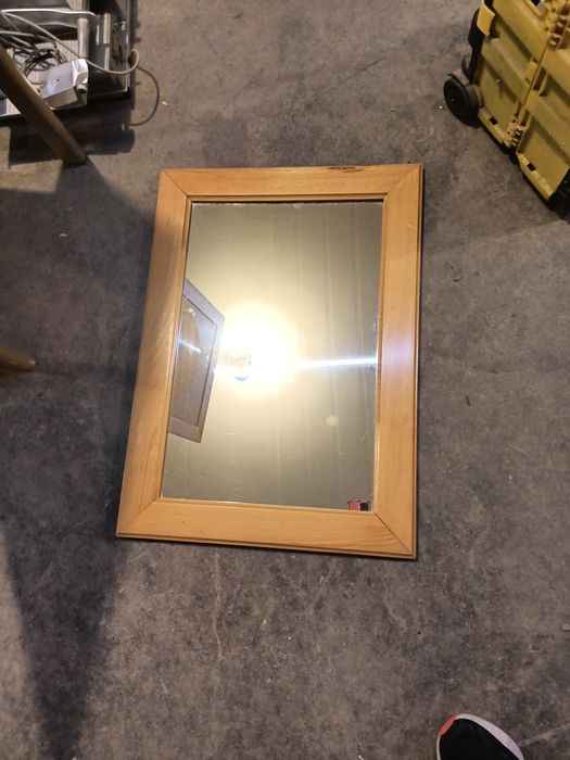 Oglinzi cu ramă din lemn – diferite dimensiuni