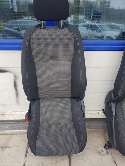 Предни седалки за Тойота Ярис 2010-2018