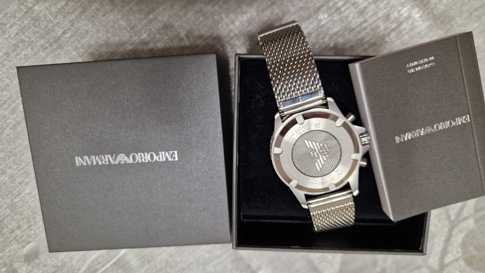 Продавам ръчен часовник "Emporio Armani "