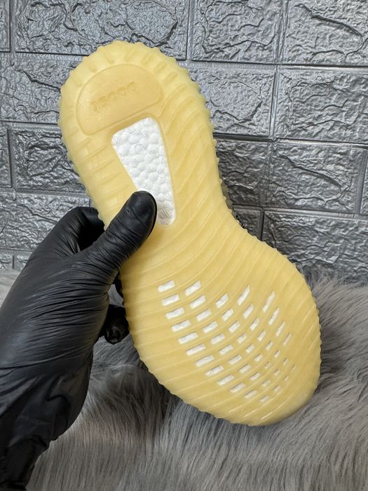 Yeezy 350 v2 Carbon Pk Premium