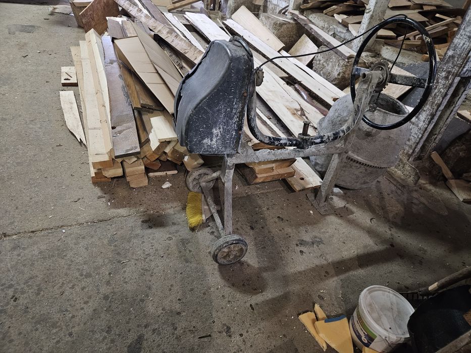 Se vinde Betoniera,bolț cuvă rupt