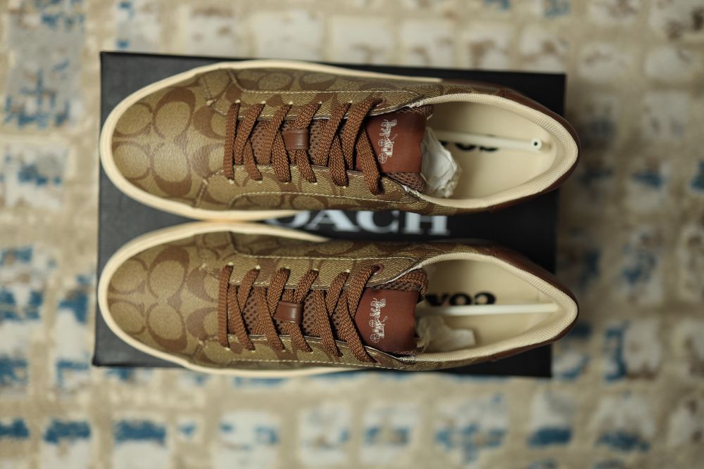 Продам новые кросовки Coach