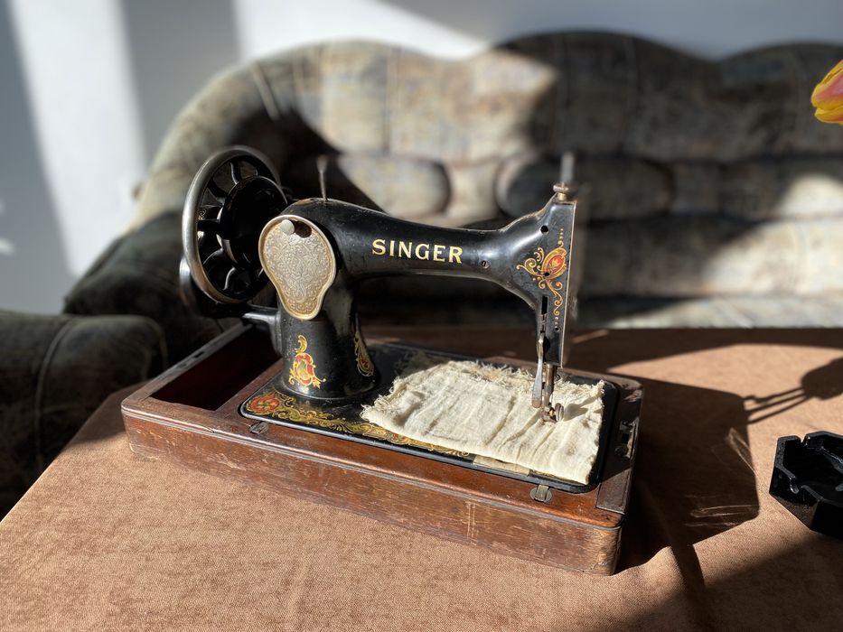 Антична шевна машина Singer