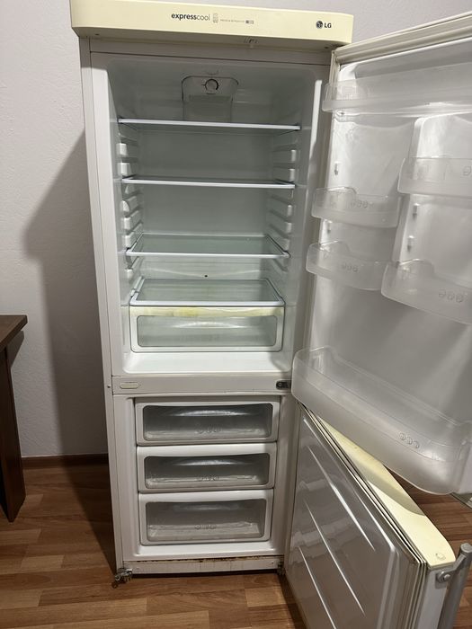 Холодильник двухкамерный LG