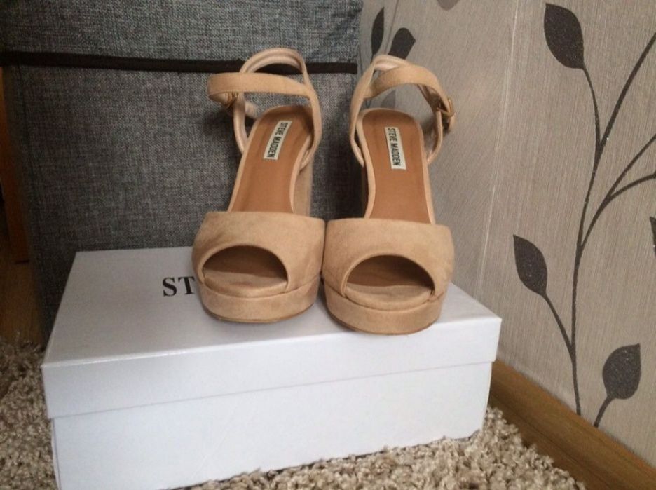 Красивые босоножки