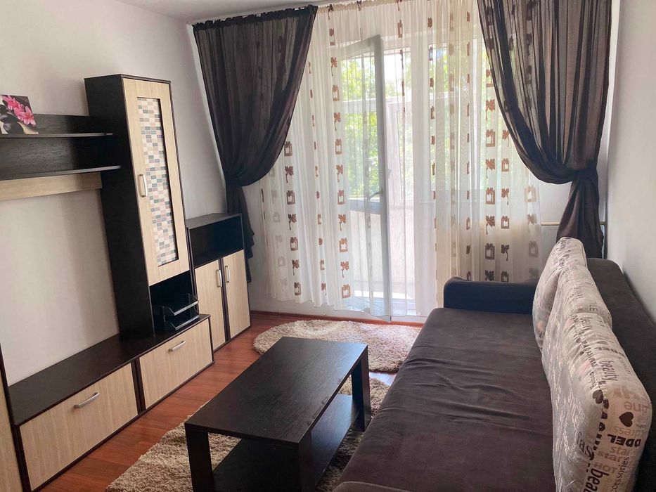 Proprietar ofer pentru închiriat apartament cu două camere decomandate în Iași