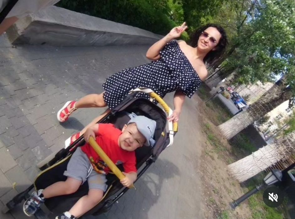 Коляска лёгкая. Бесплатно.