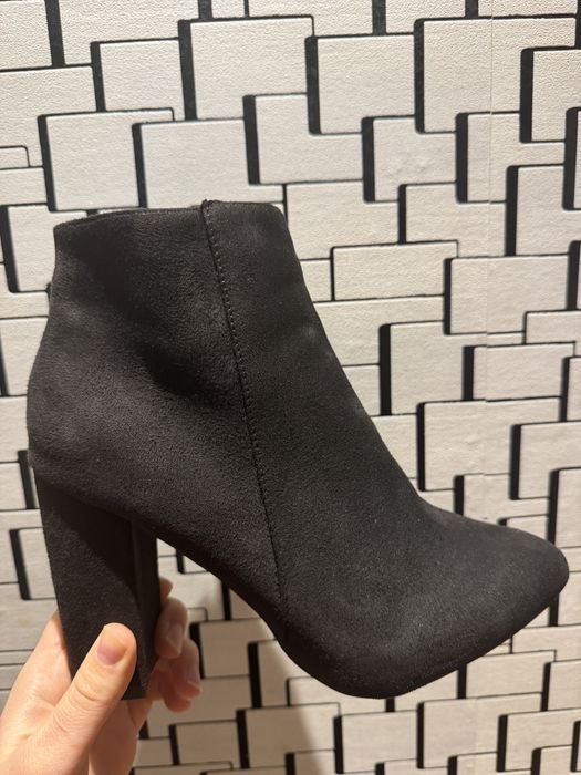 Чисто нови дамски боти