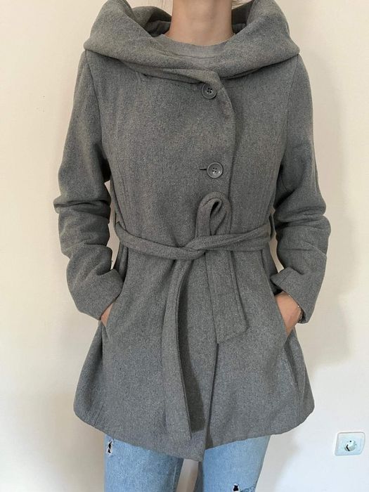 Vand haină  scurta de stofa