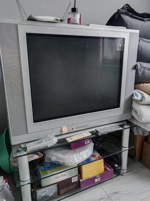 Телевизор с тумбой