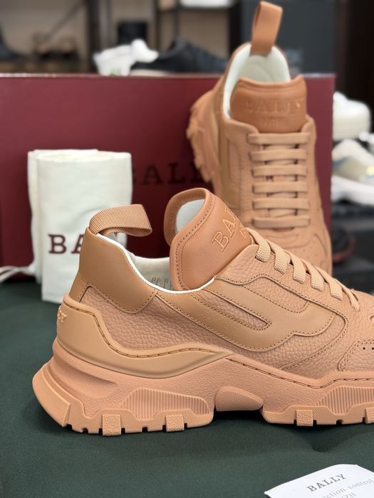 Луксозни дамски снкърси BALLY Holden