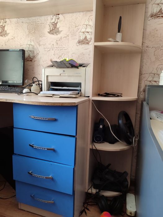 Стол школьный компьютерный