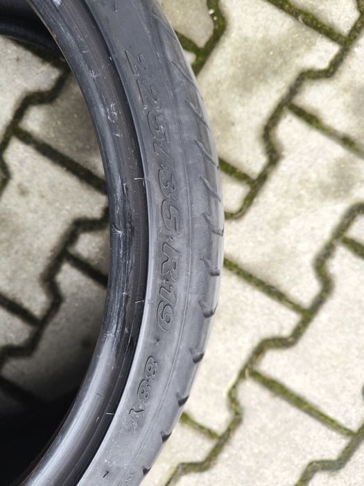 225/35R19  - 2 броя лятно ПИРЕЛИ