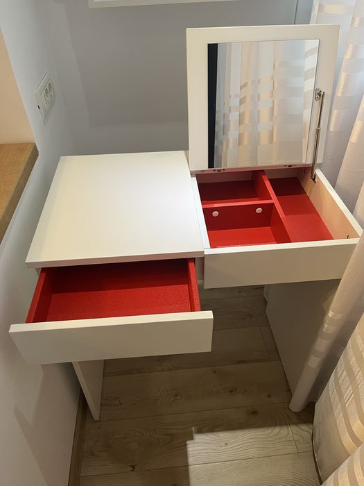 Masa machiaj Pal melaminat, noua, ideala pentru machiaj si depozitare