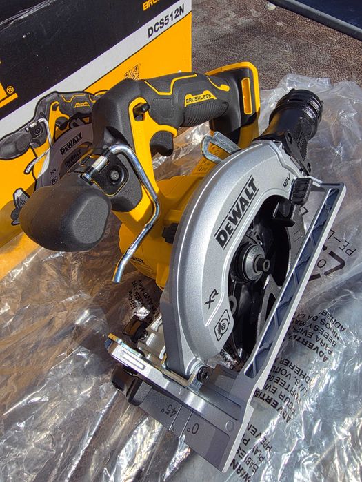 Акумулаторен ръчен циркуляр DeWALT DCS512N, 12 V, 140 мм, без батерия и заряднo