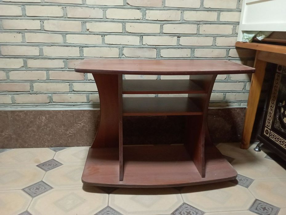 Продаётся подставка для телевизора прочная